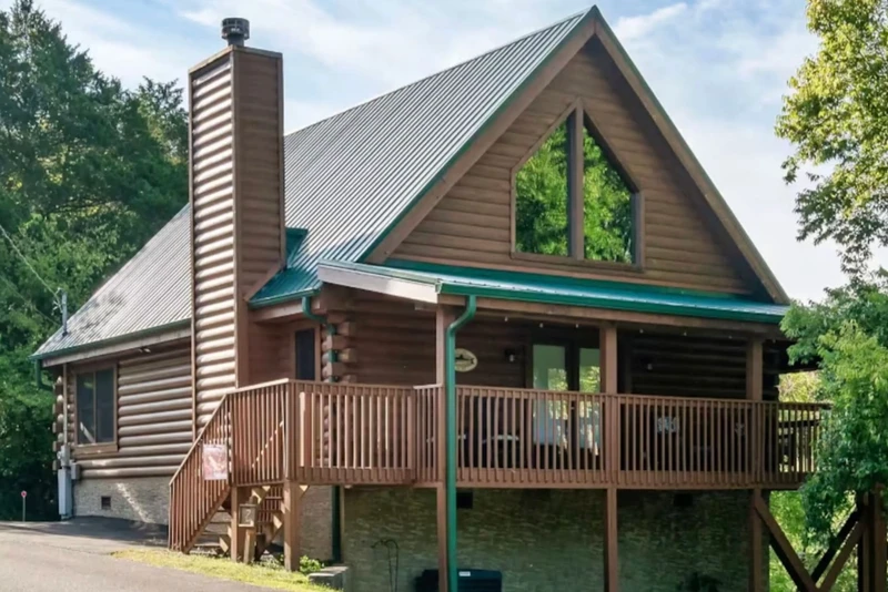 Cabin By The Creek