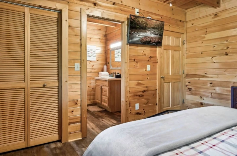 Cabin By The Creek