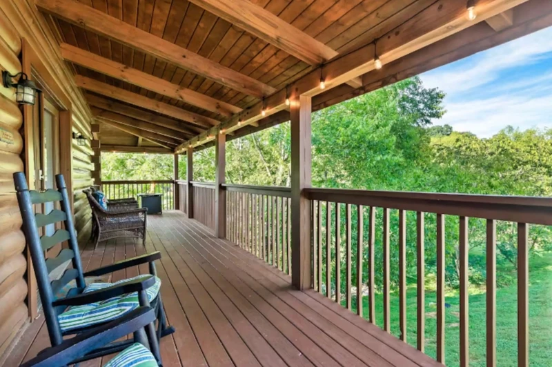 Cabin By The Creek