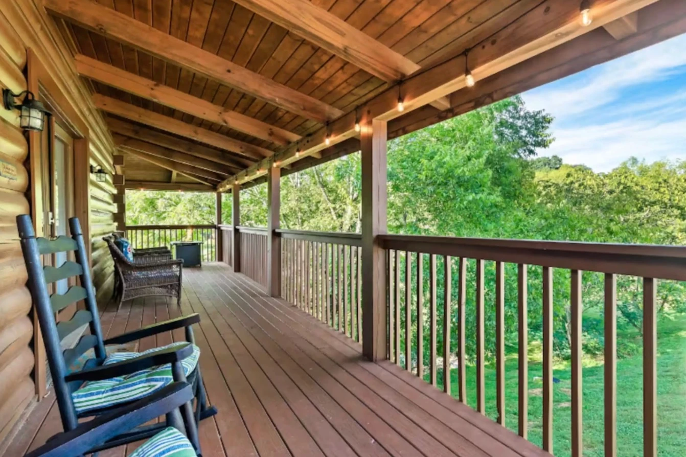 Cabin By The Creek