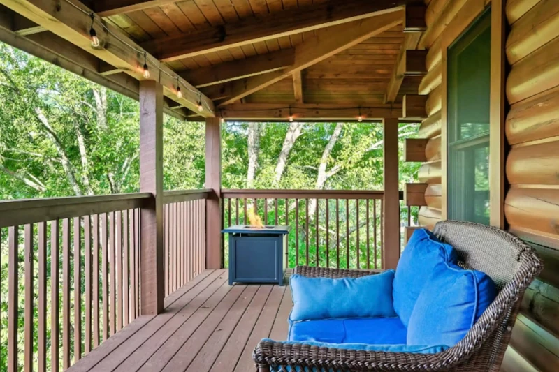 Cabin By The Creek