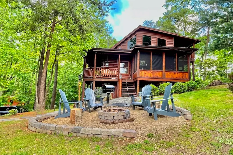 smokyview seclusion is an Auntie Belham's Smoky Mountain luxury cabin rental